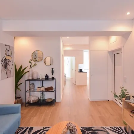 Lovely House Deluxe דירה