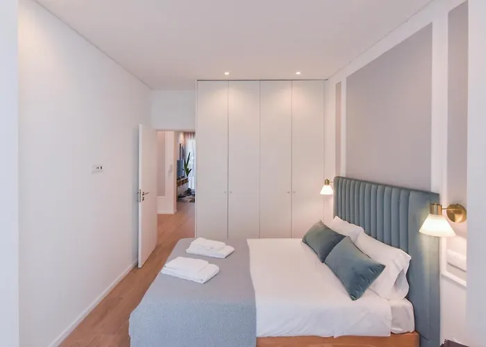 Lovely House Deluxe דירה